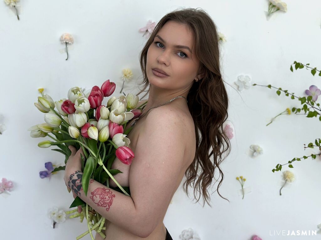 Cam girl profile image for JuliaRosse