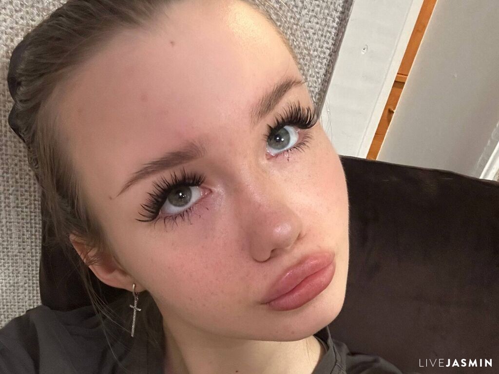 Cam girl profile image for JuliaStevens