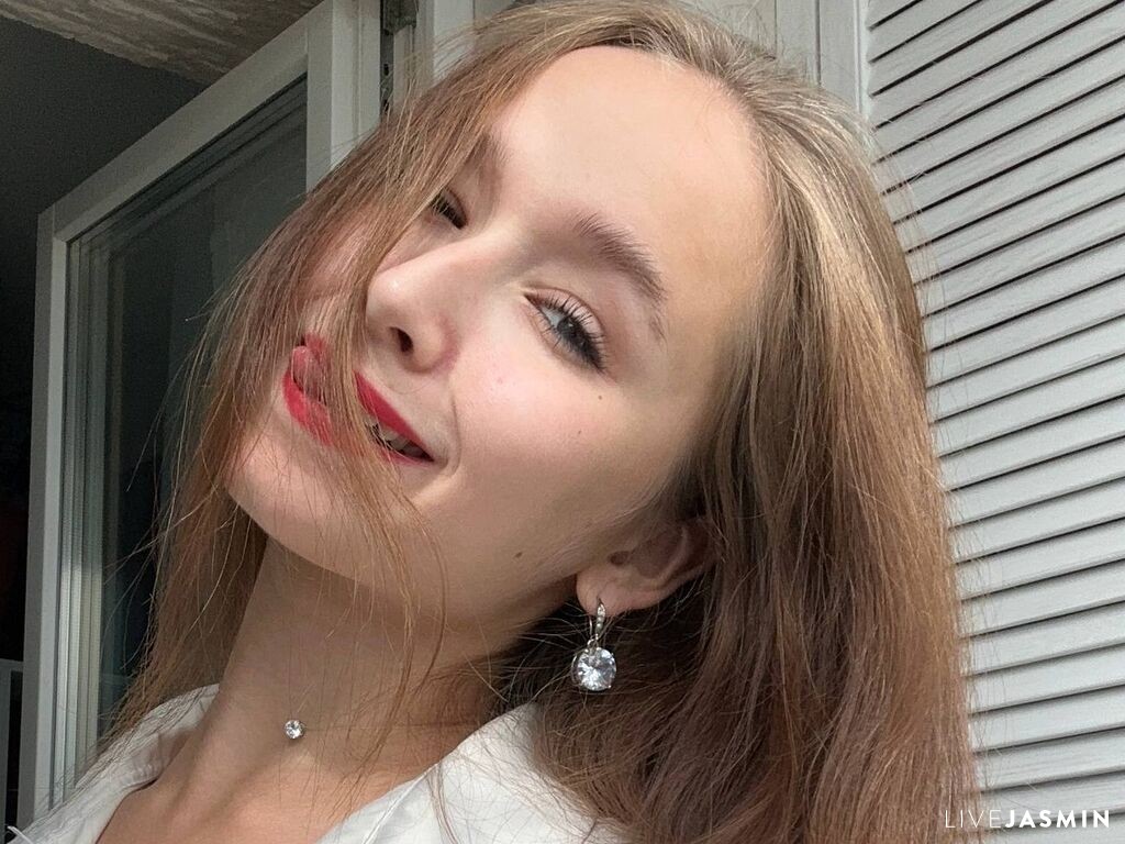 Cam girl profile image for JulieLamb