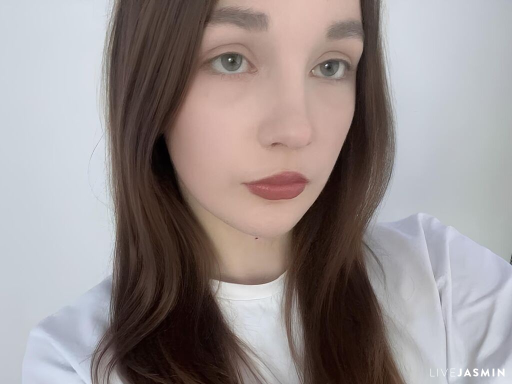 Cam girl profile image for JulieShuliack