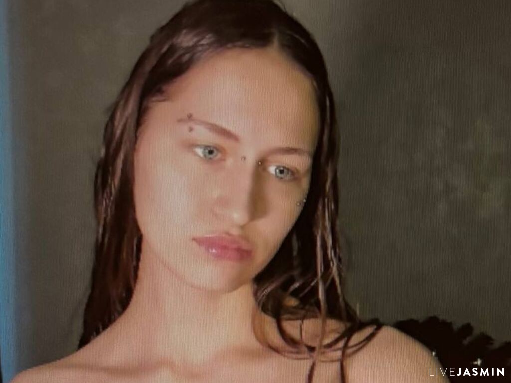 Cam girl profile image for JulieWonder
