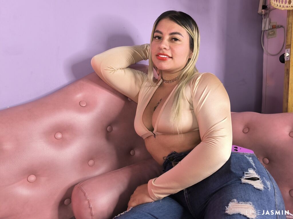 View JulietaFerrero on AlwaysCamGirls
