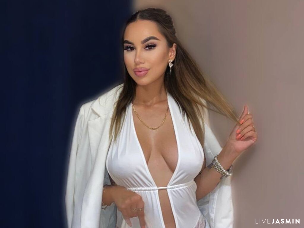 JulyMilky live cam girl profile