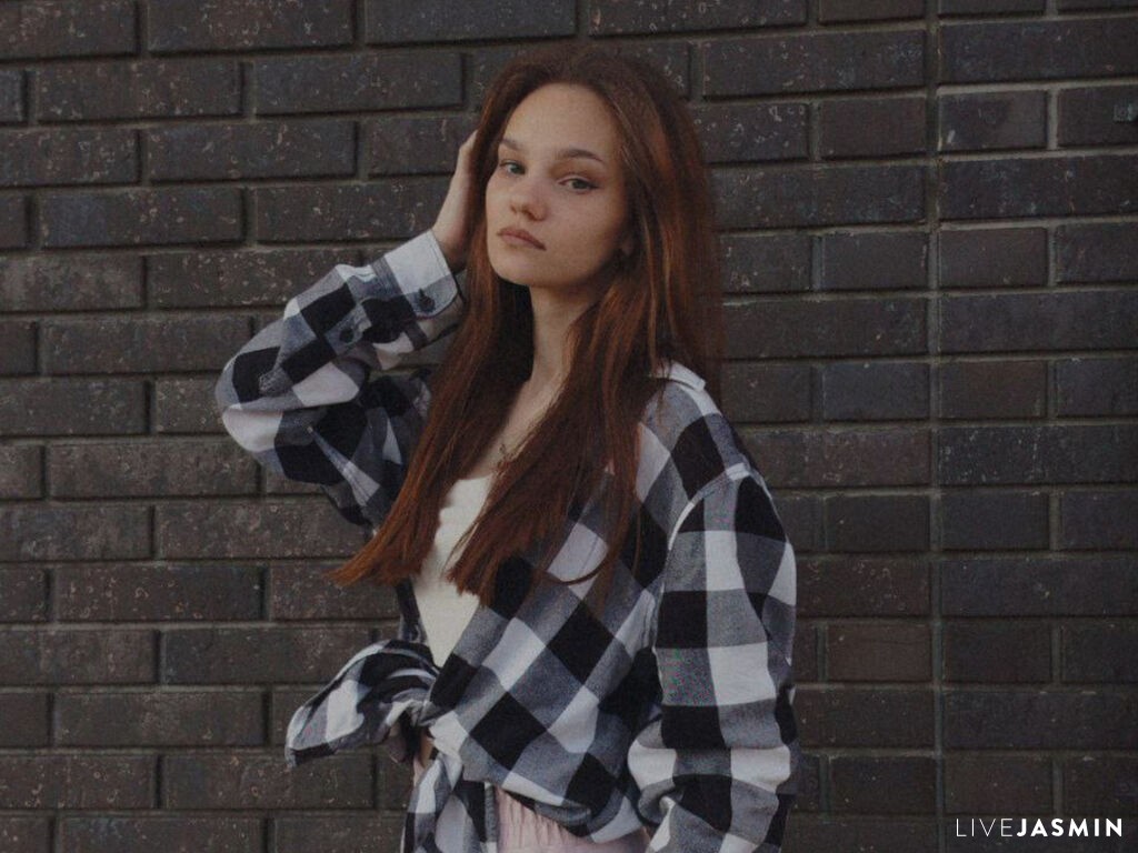 Cam girl profile image for KaiKiening