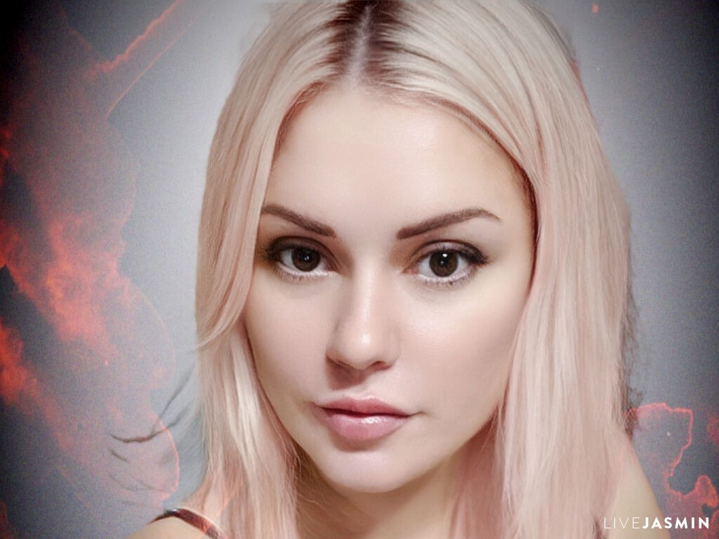 KarinaEvani live cam girl profile