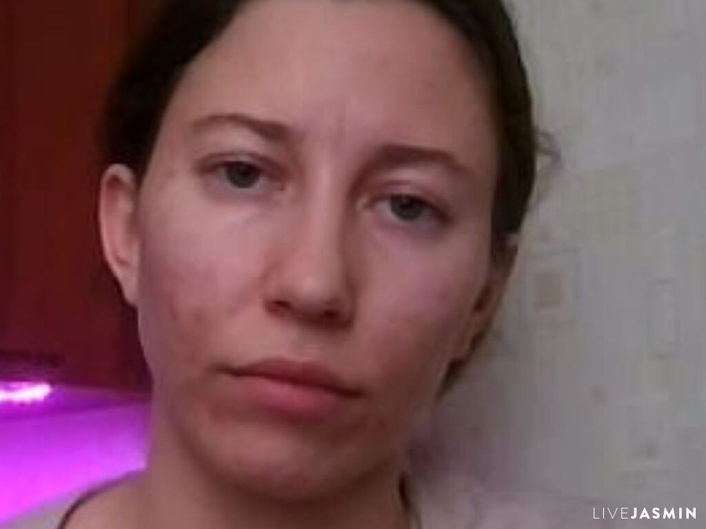 View KarinaThum cam profile and live status