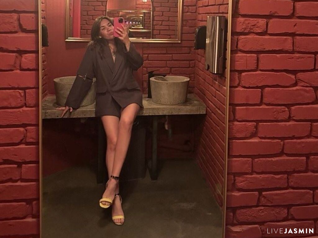 View KateSens cam profile and live status