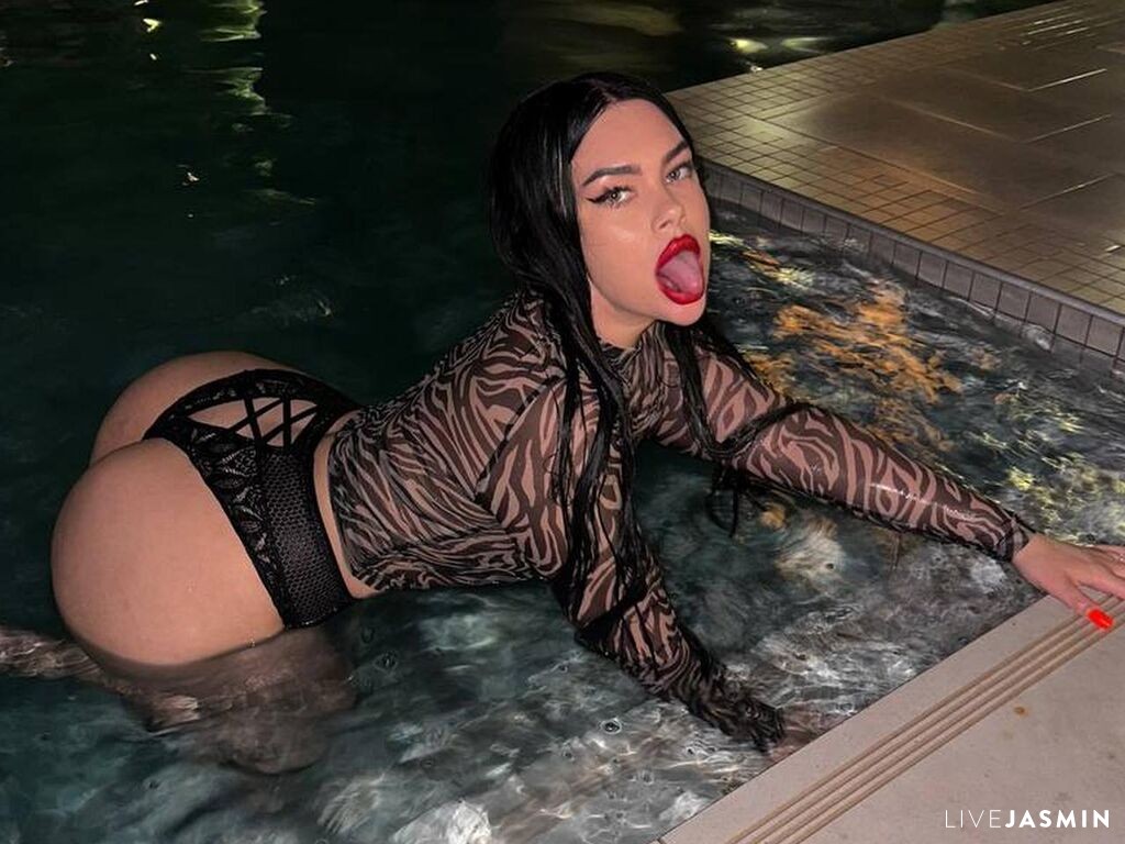 Cam girl profile image for KaterinaMonroe