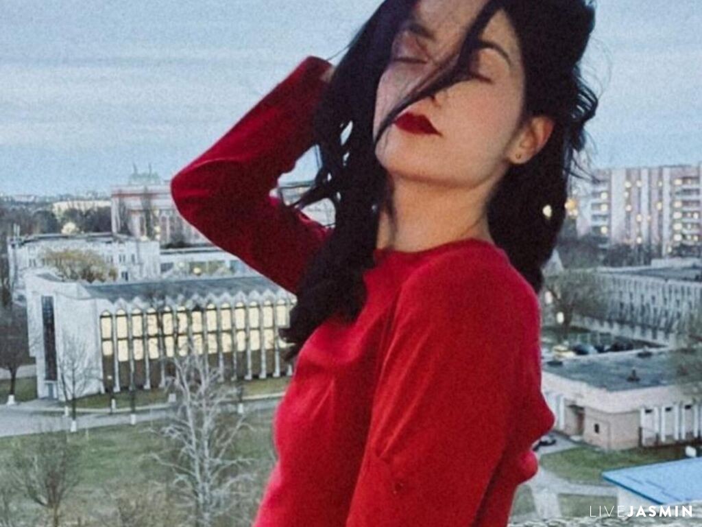 KayceeHolbach model profile and live status