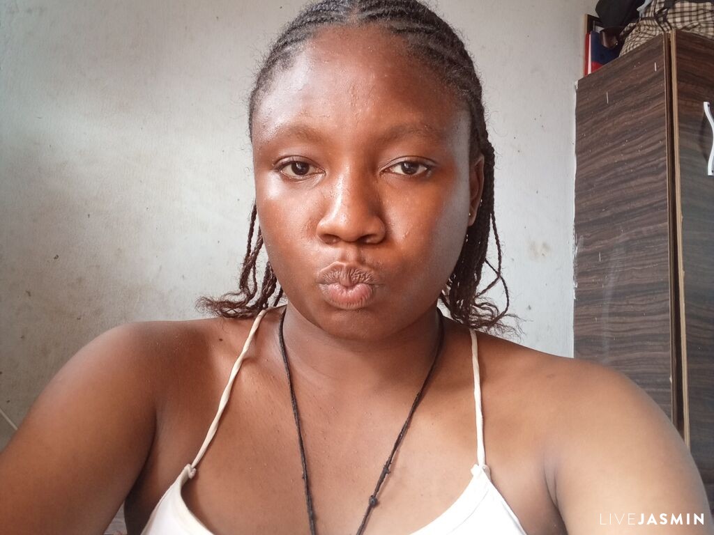 KaylaGlow model profile and live status