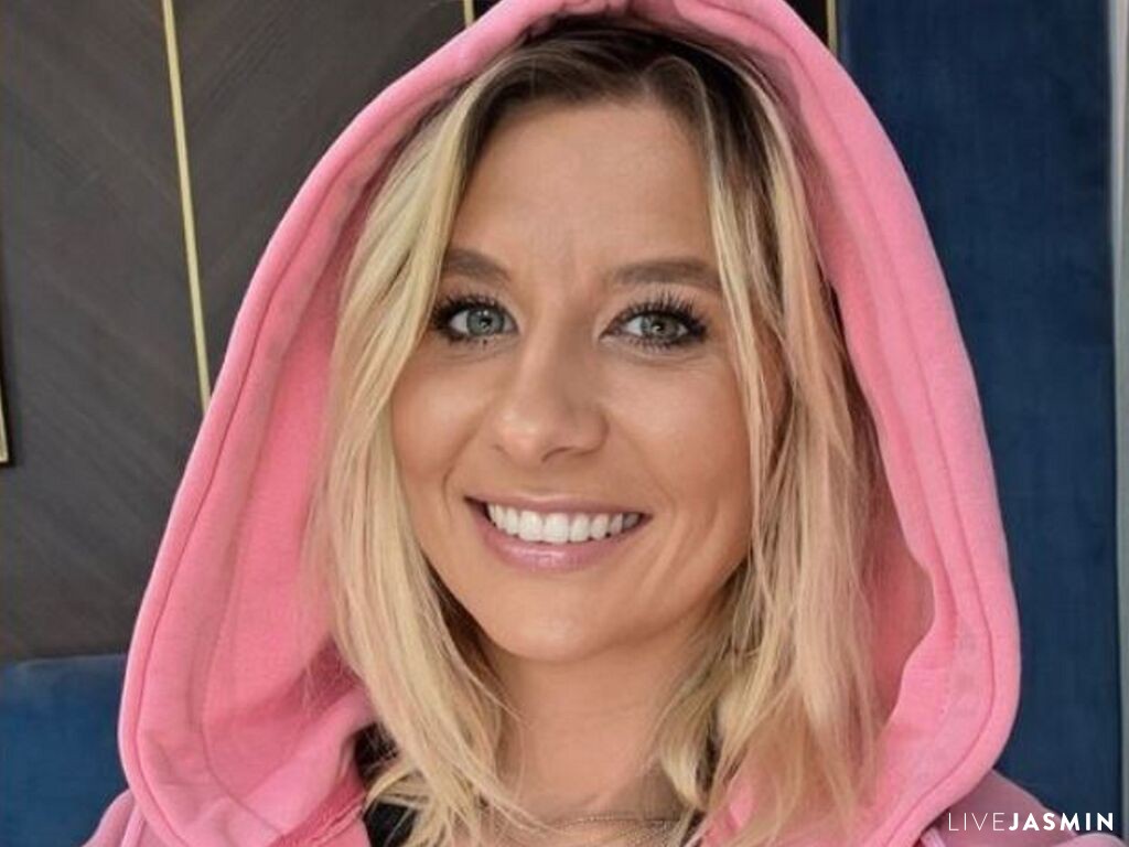 Cam girl profile image for KaylinJan