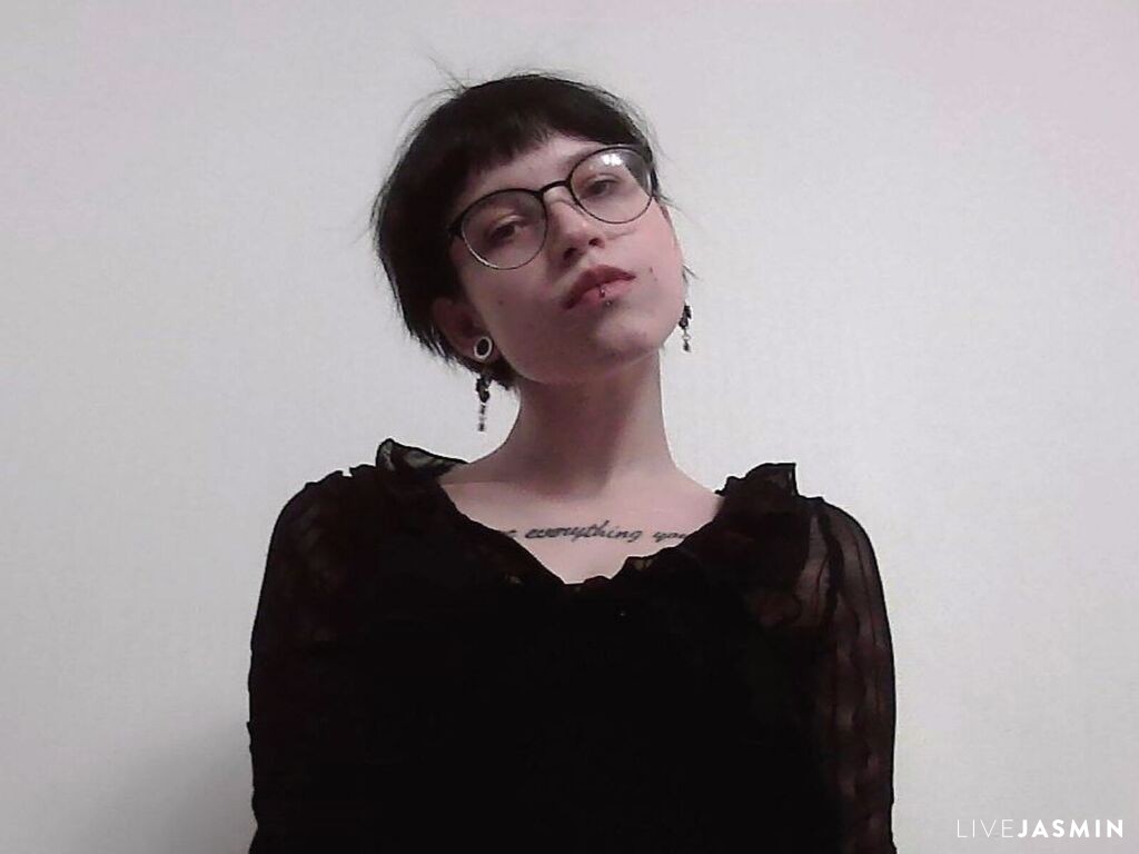 Cam girl profile image for KeithaBuscemi