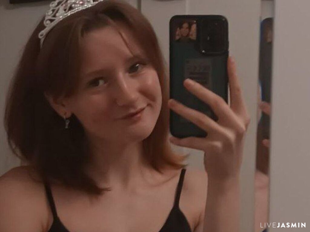 KellyAllison model profile and live status