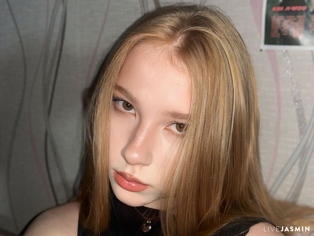 Cam girl profile image for KierstenBarager