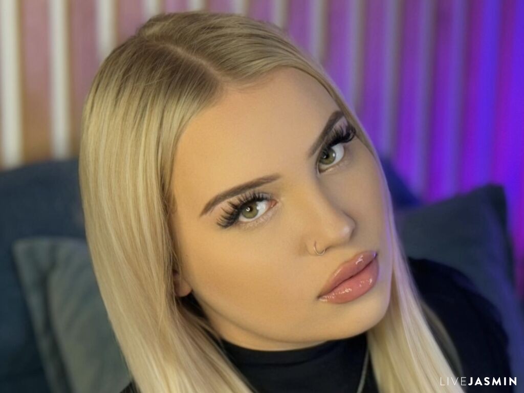 KilianaNoir model profile and live status