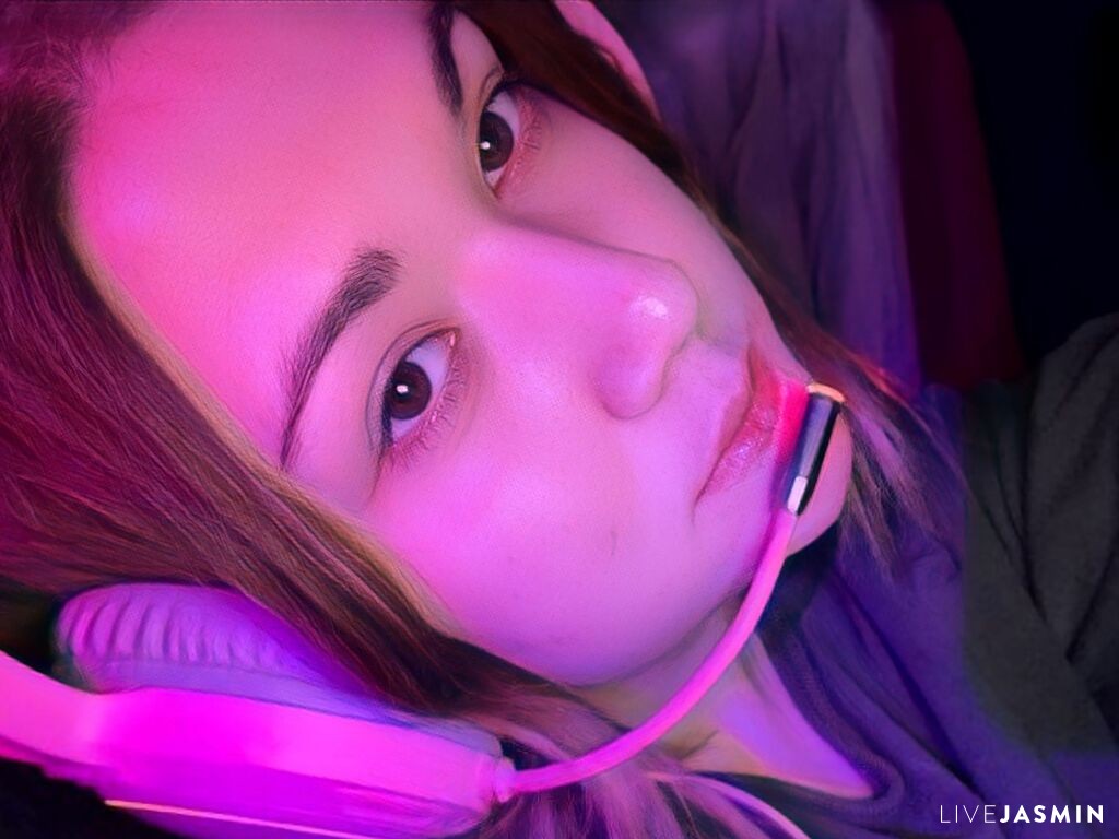 Cam girl profile image for KimSoprano