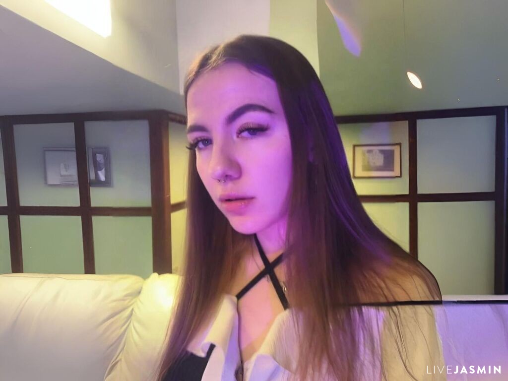 Browse KiraRustle live chat profile