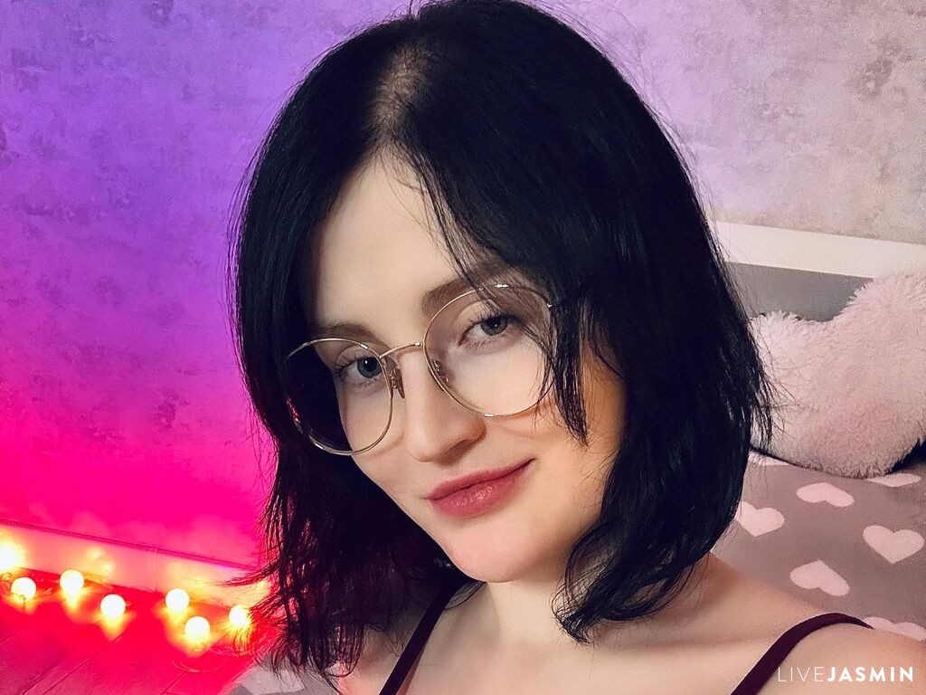 KittyNolik model profile and live status
