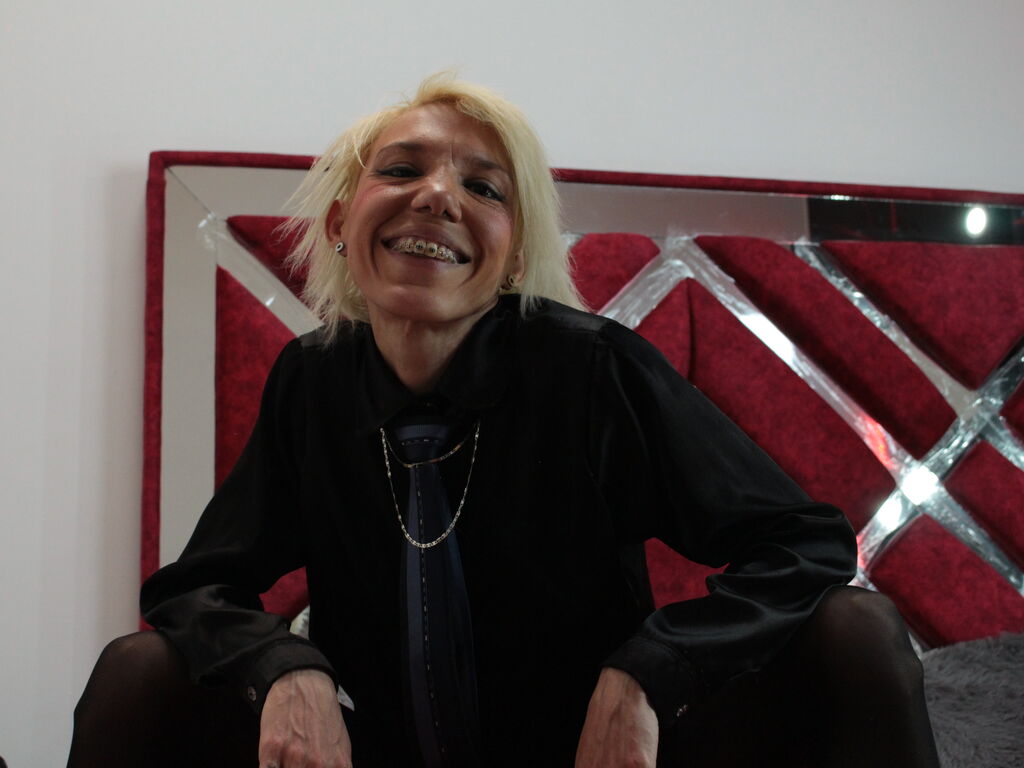 Browse KloeSwings live chat profile