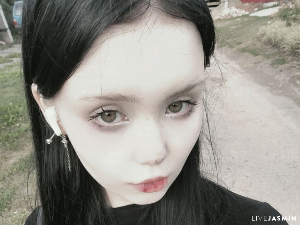 Browse KrystleHadley live chat profile