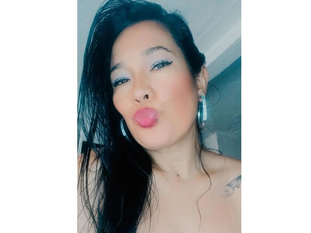 KyleeSan LiveJasmin cam profile image