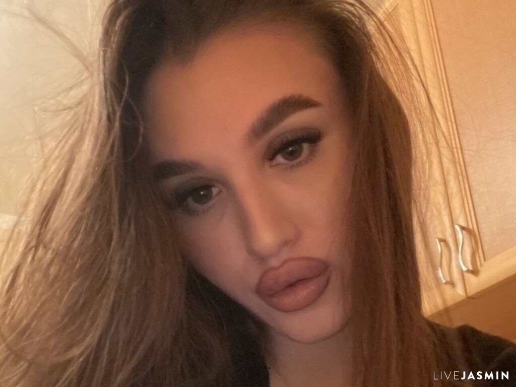 KyraVictorine live cam girl profile