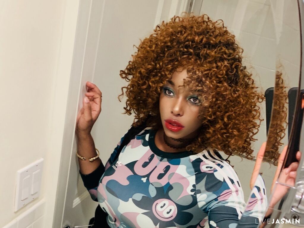 Cam girl profile image for LacyPink
