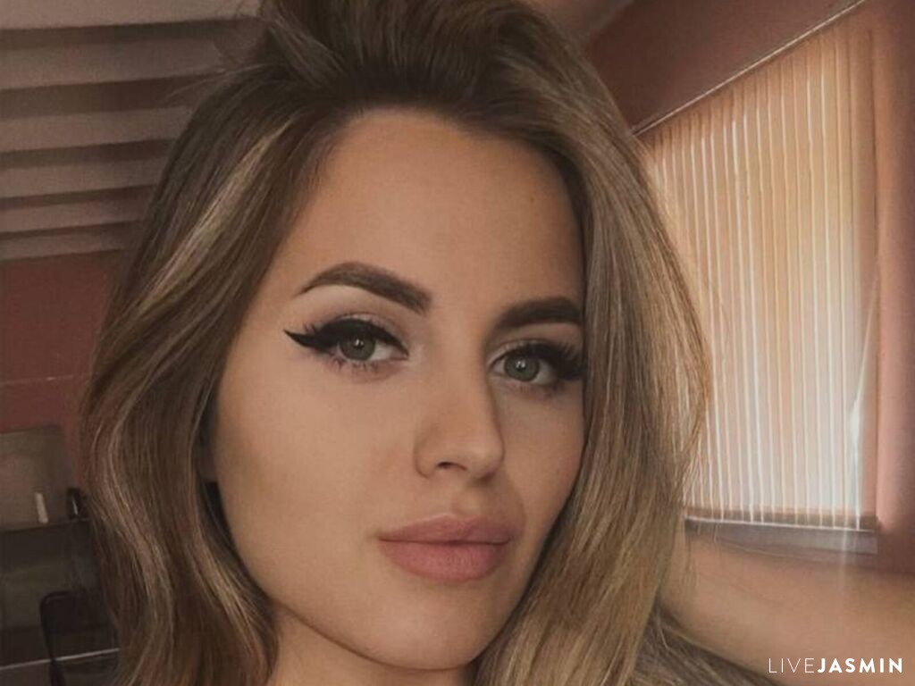 Cam girl profile image for LakiaDorey