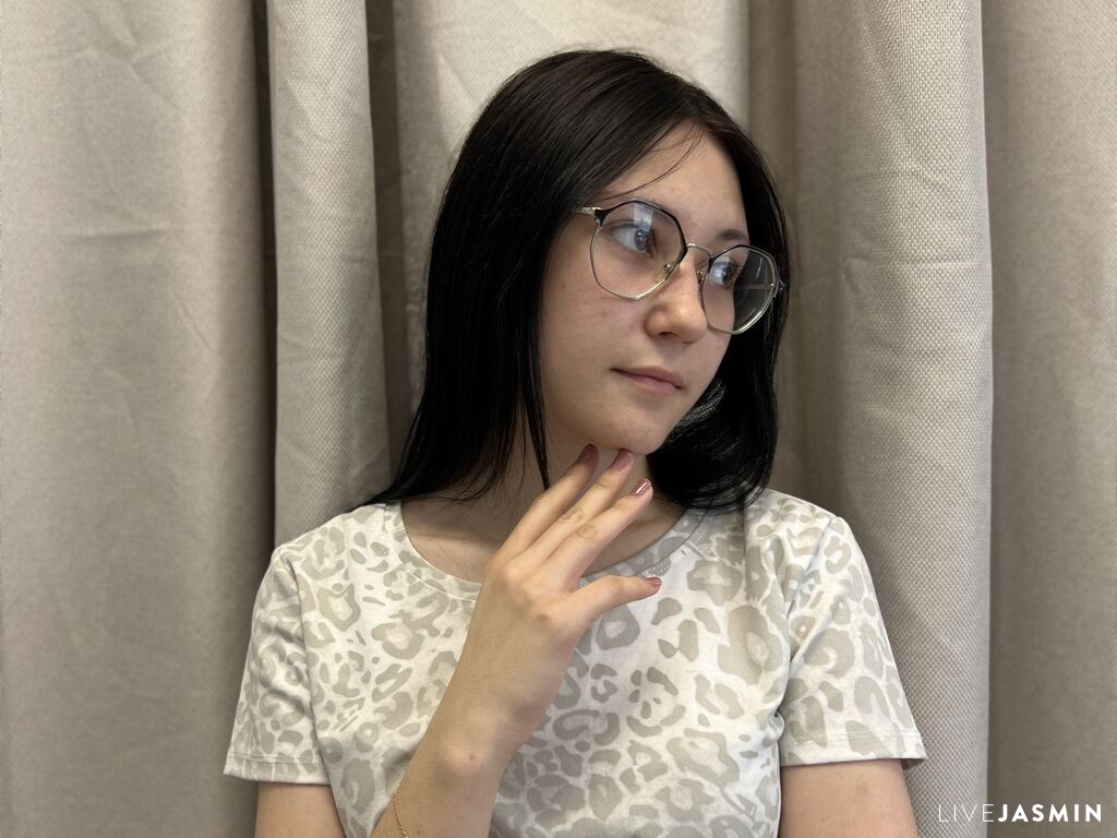 LanelleHiga model profile and live status