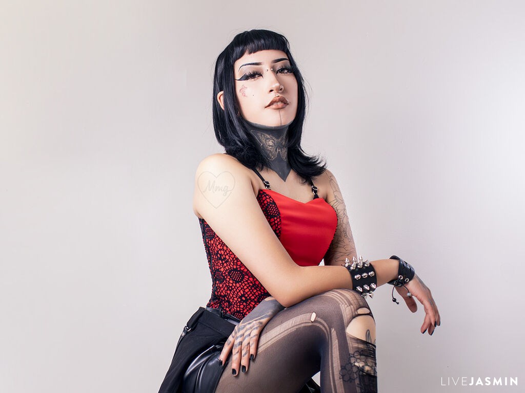 LaniAoki live cam girl profile