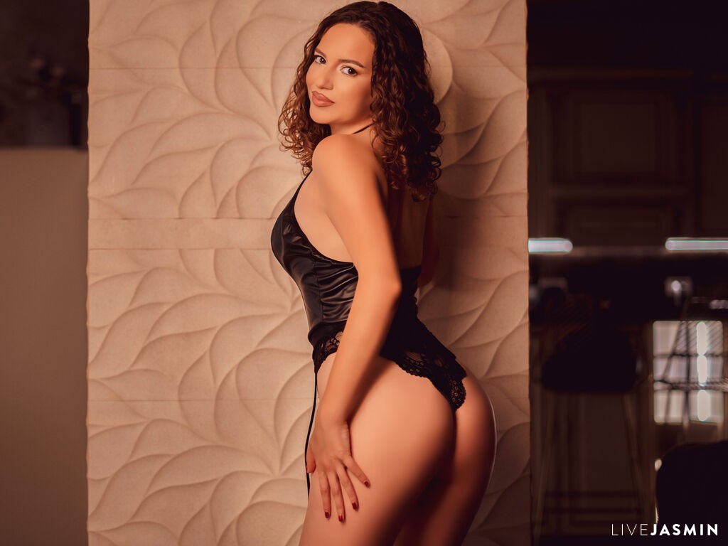 View LaraGray on AlwaysCamGirls