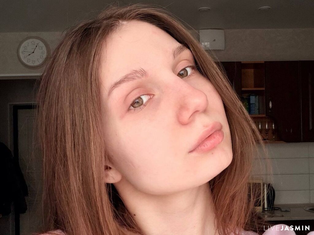 LaraVenn model profile and live status