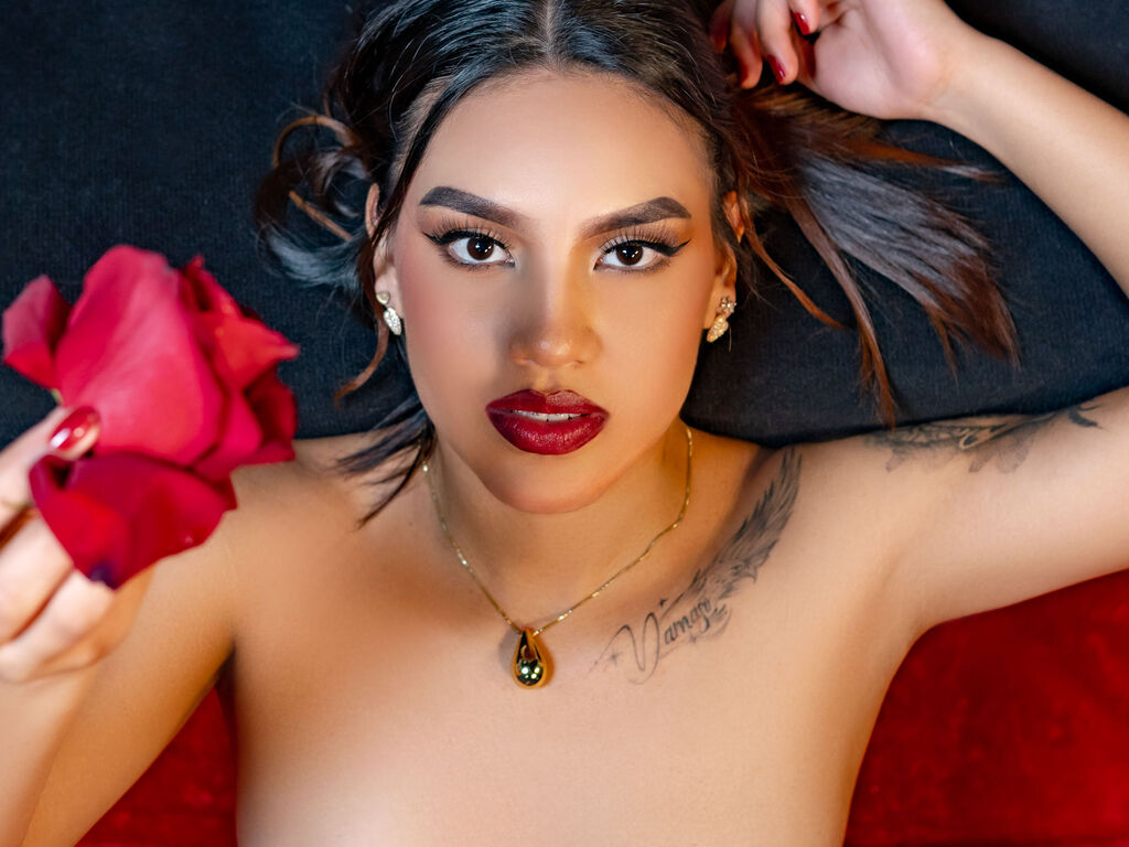 Cam girl profile image for LauGomez