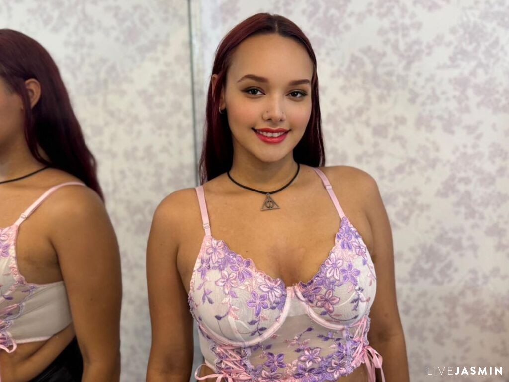 Featured LiveJasmin cam girl profile: LehayHadid
