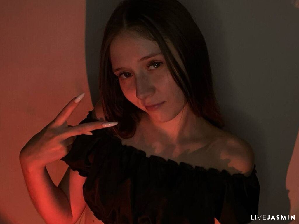 Cam girl profile image for LeighBertuzzi