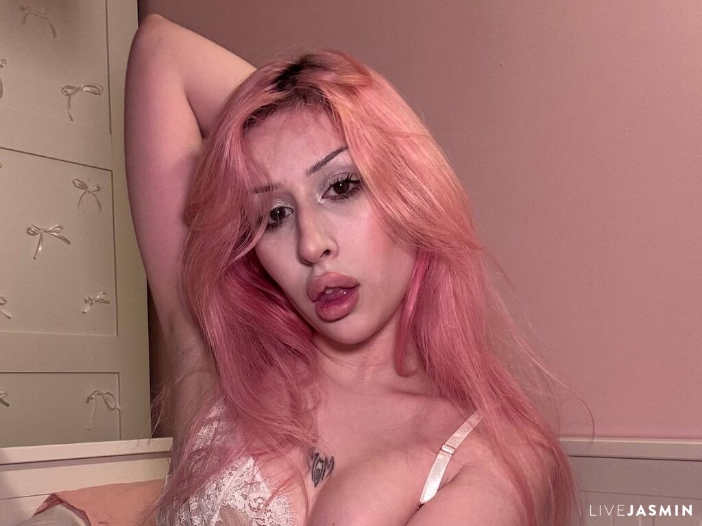 LeilaFord live chat profile
