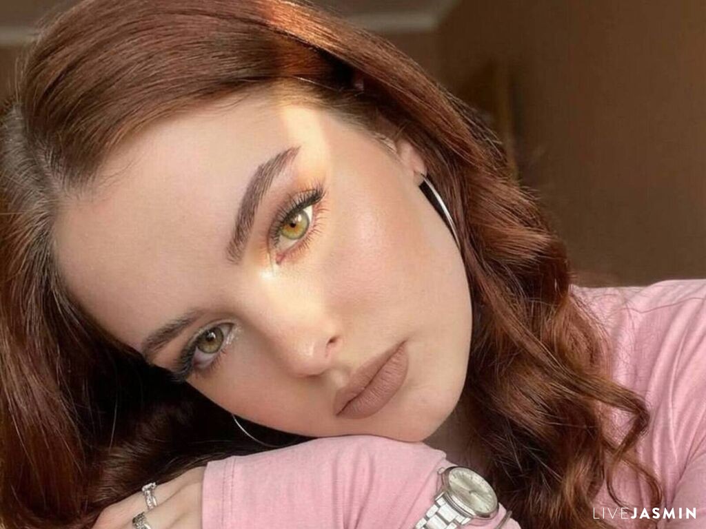 Cam girl profile image for LeoKluge