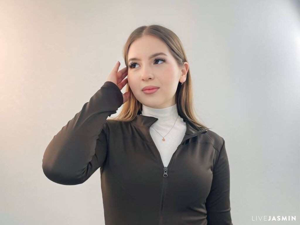 LeonaDrane live cam girl profile