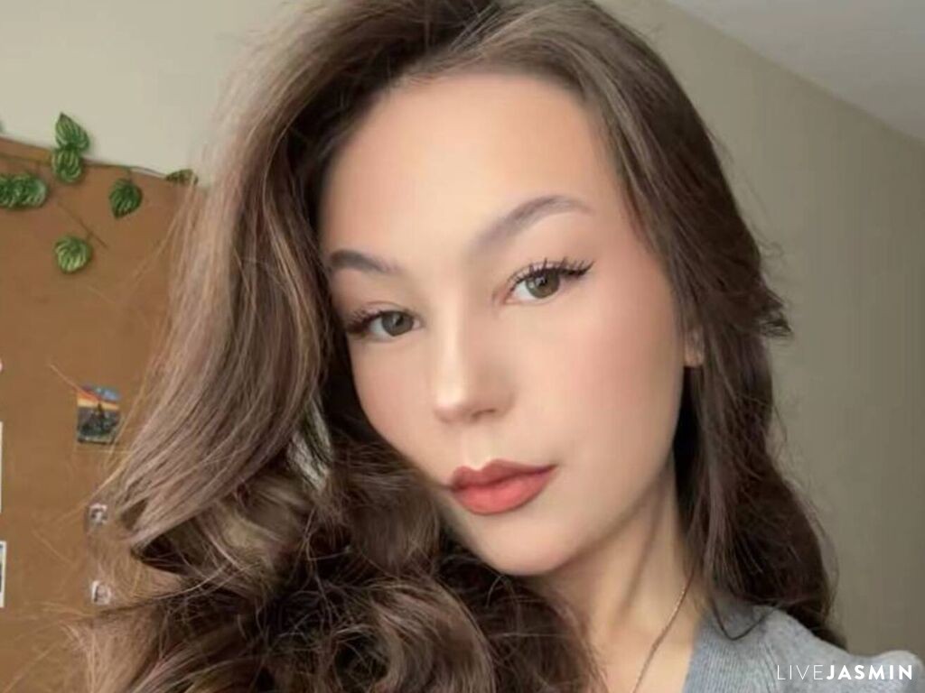 Cam girl profile image for LeoneRaspa