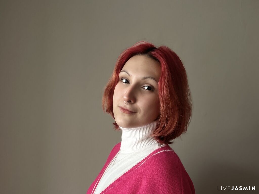 LesliMahone model profile and live status