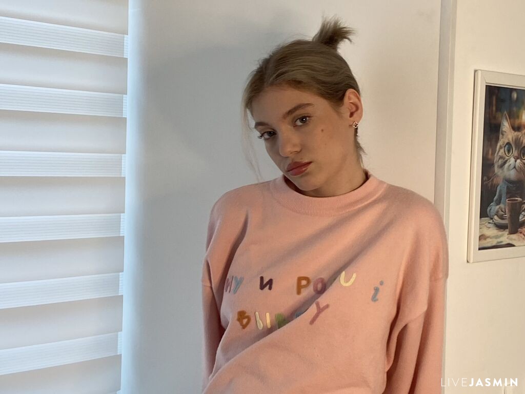 Cam girl profile image for LesterTimenez