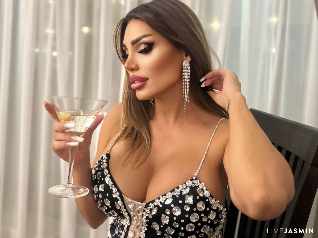 Cam girl profile image for LeticiaLoren