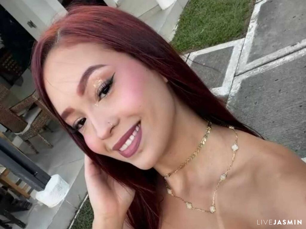 Browse LiaDior live chat profile