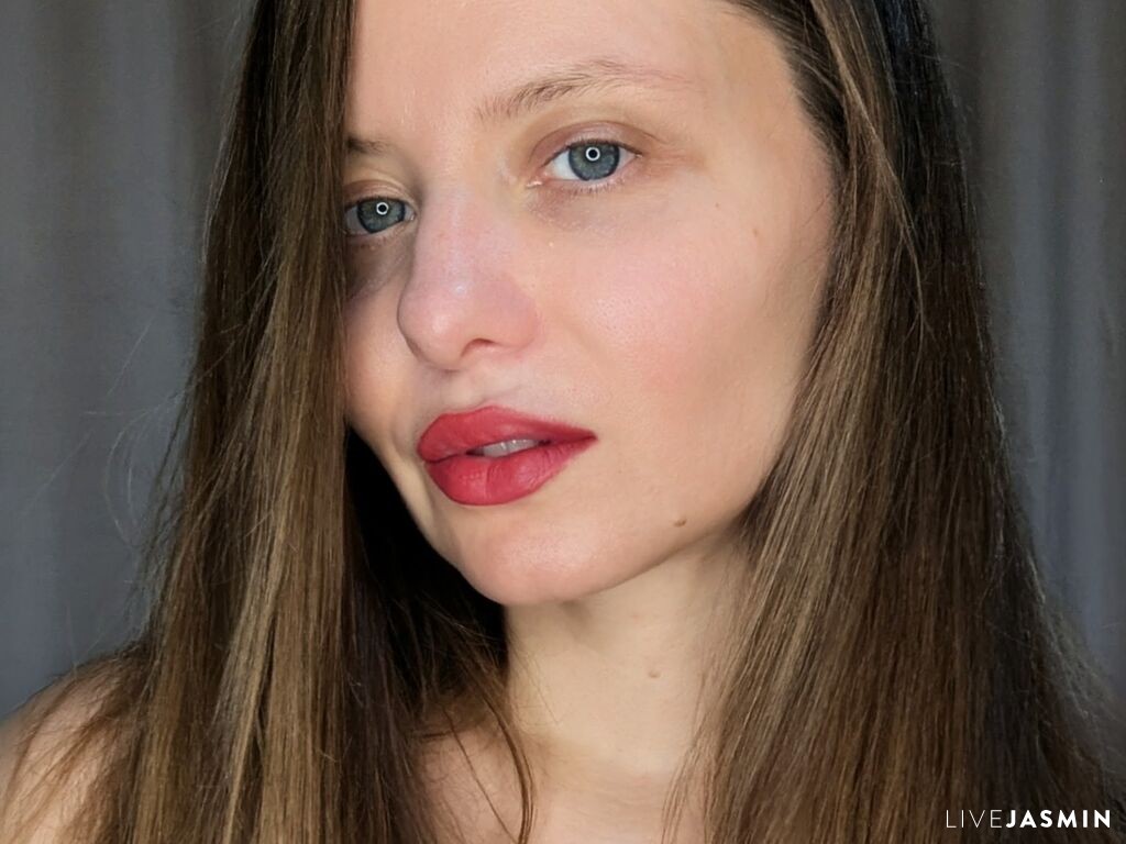 Cam girl profile image for LiaNeoka