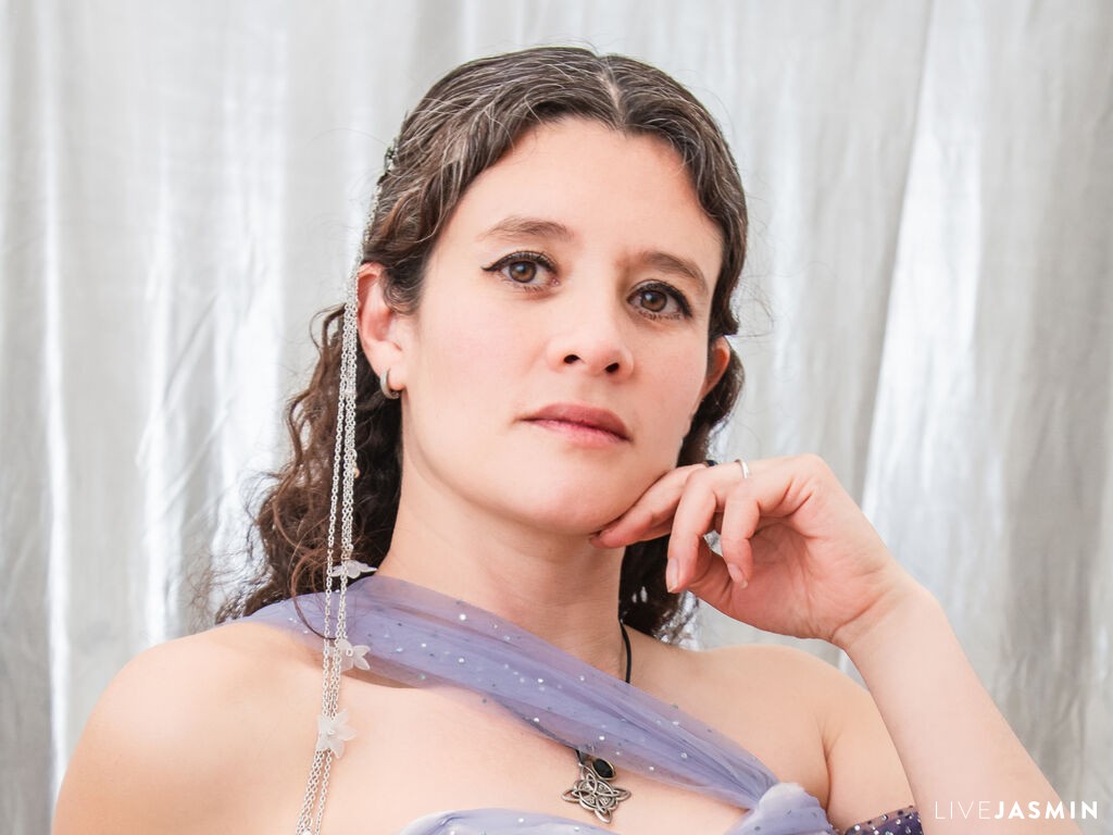 Profile photo for LiaRobinson