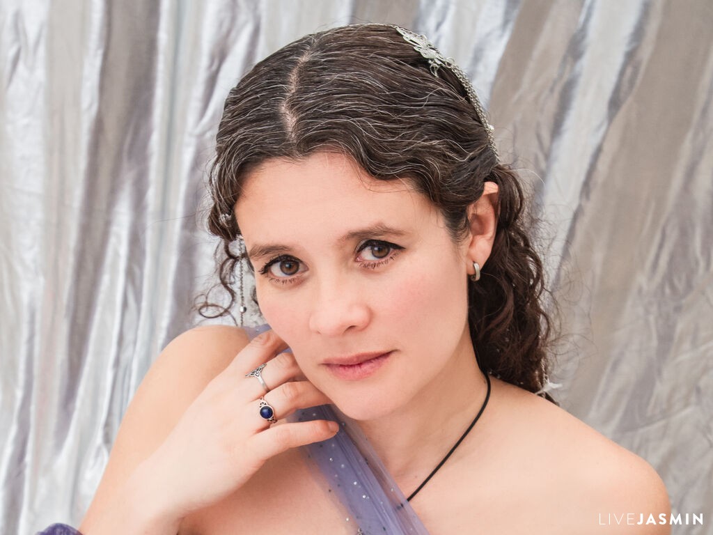 LiaSolerts live chat profile