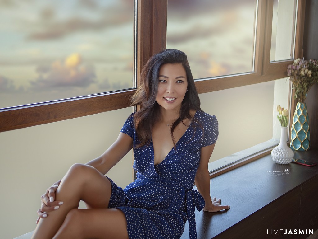 Browse LiahLee live chat profile