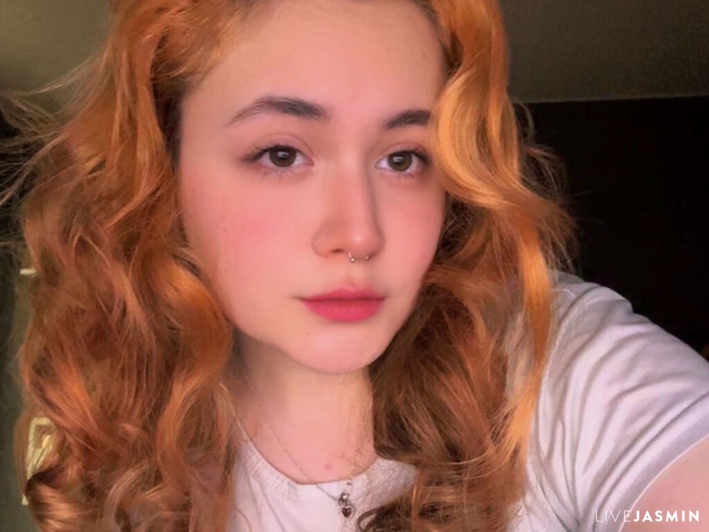 LiliPlishi live cam girl profile