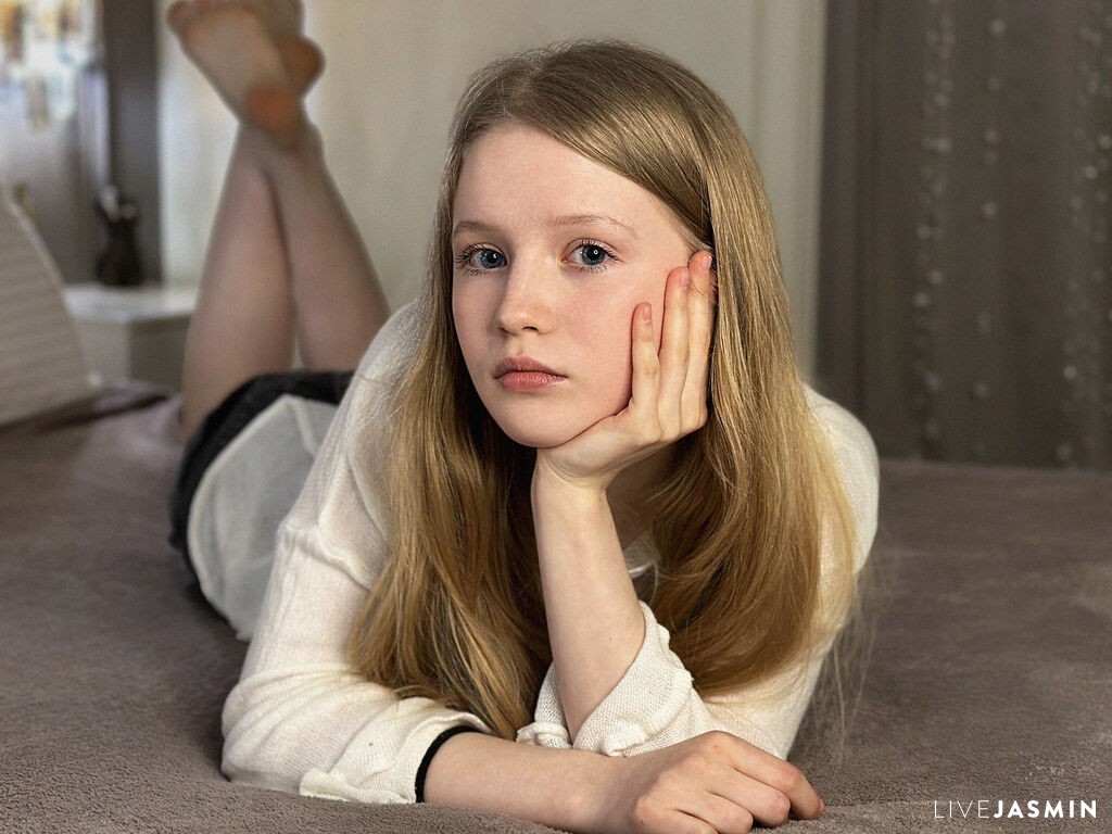 LilianHoward live cam girl profile