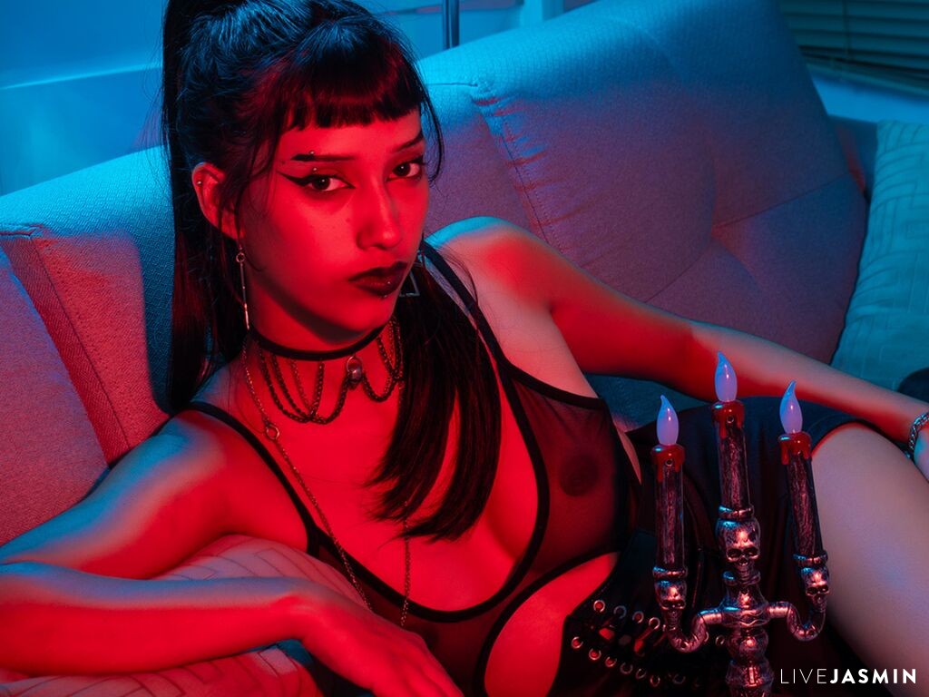 View LilithBrooks live cam profile